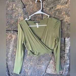 Super cute cut out long sleeve. 🐢🍾